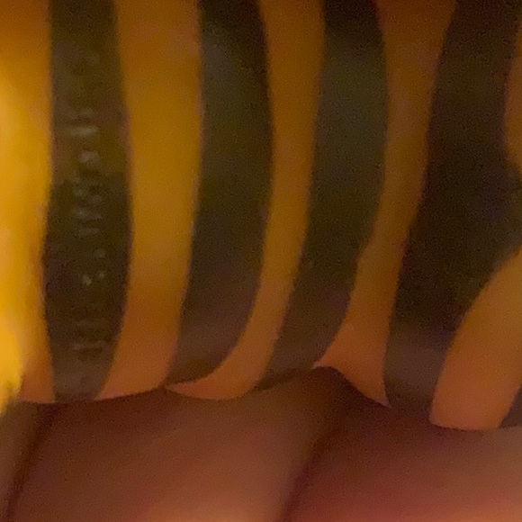 2 Novelty Button Pins & 1 Mini Garfield - Picture 5 of 16